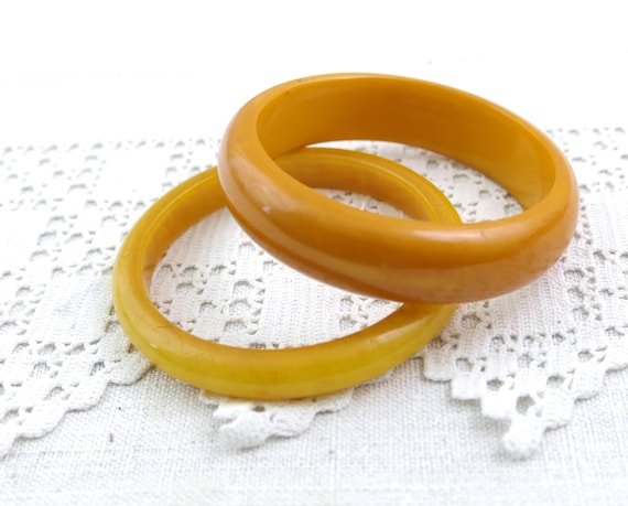 2 Vintage Chunky Bakelite Bangles Marbled Egg Yolk and Dark Butterscotch , 1930s Early Plastics Jewelry, 1940s Catalin Bracelet France