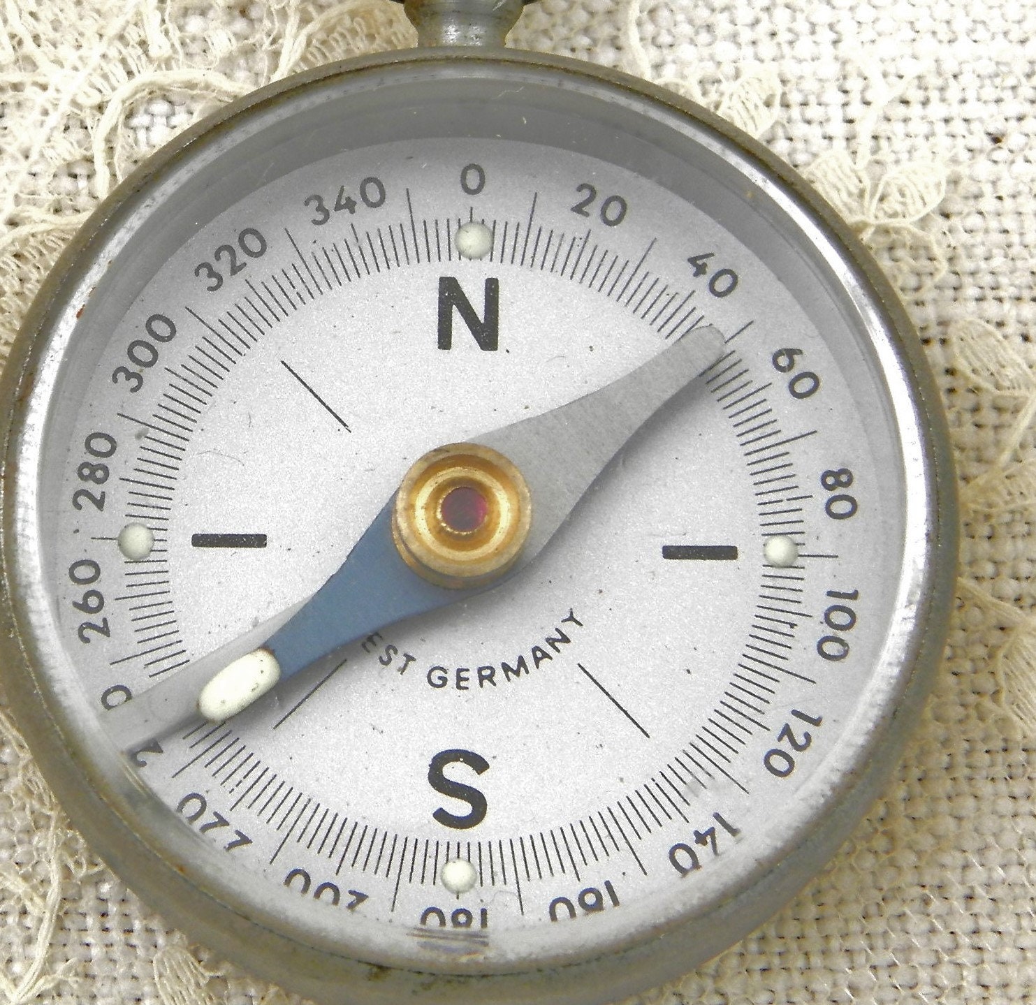 Vintage West Germany Pocket Compass with Pendant Hanging Loop North and  South, Retro Camping / Orienteering / Scout Equipment from France
