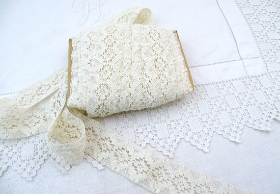 18 Meters / 19 Yards Vintage French Off White Lace Trim, Retro Sewing Crafting Lacey Ribbon from France, Old Style Cottage Dress Making