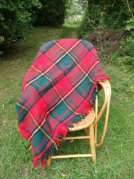 Vintage Square Red and Green Tartan Woolen Picnic Blanket, Retro Chequered Scottish Style Throw made of Wool, Plaid Natural Fibers France