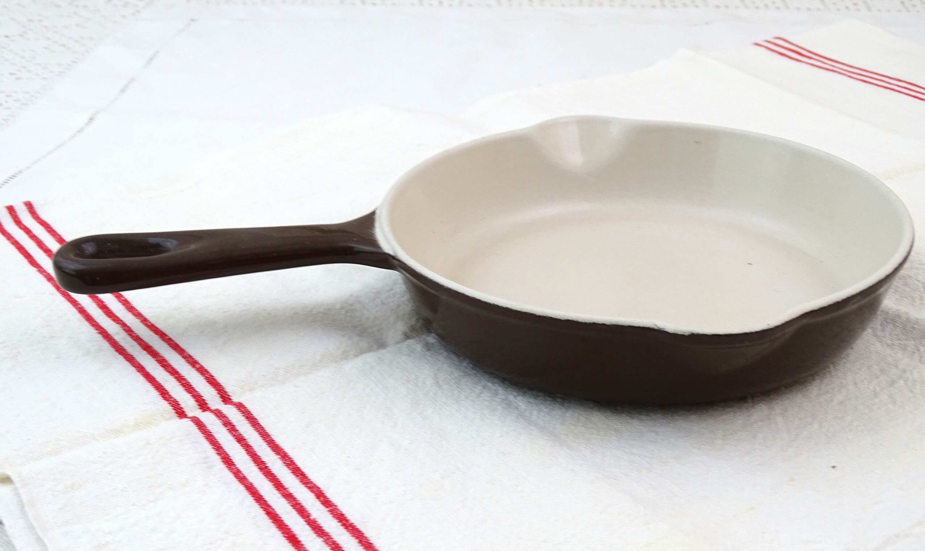 Vintage Le Creuset number 16 Brown Enamel Cast Iron Skillet Frying Pan  France 6”