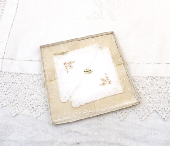 3 Vintage 1970s Swiss Tissgar Boxed Unused White and Beige Cotton Pocket Handkerchiefs with Embroidered Flower Pattern, Pocket Accessory