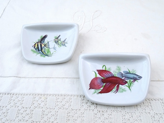 Pair of Vintage Mid Century Wall Mounted China Soap Dishes with Exotic Fish Pattern by Heatherley, 2 Retro Bathroom Ceramic Soap Bar holder