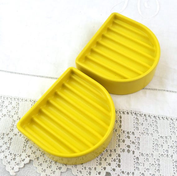 Matching Pair of Mid Century Modern Italian Yellow Melamine Bathroom Soap Bar Holder, Retro 1960s Soap Dish from Italy, 2 Bright Pop Colors