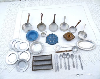 Dînette en métal enfant Mallette batterie de cuisine 11 pièces