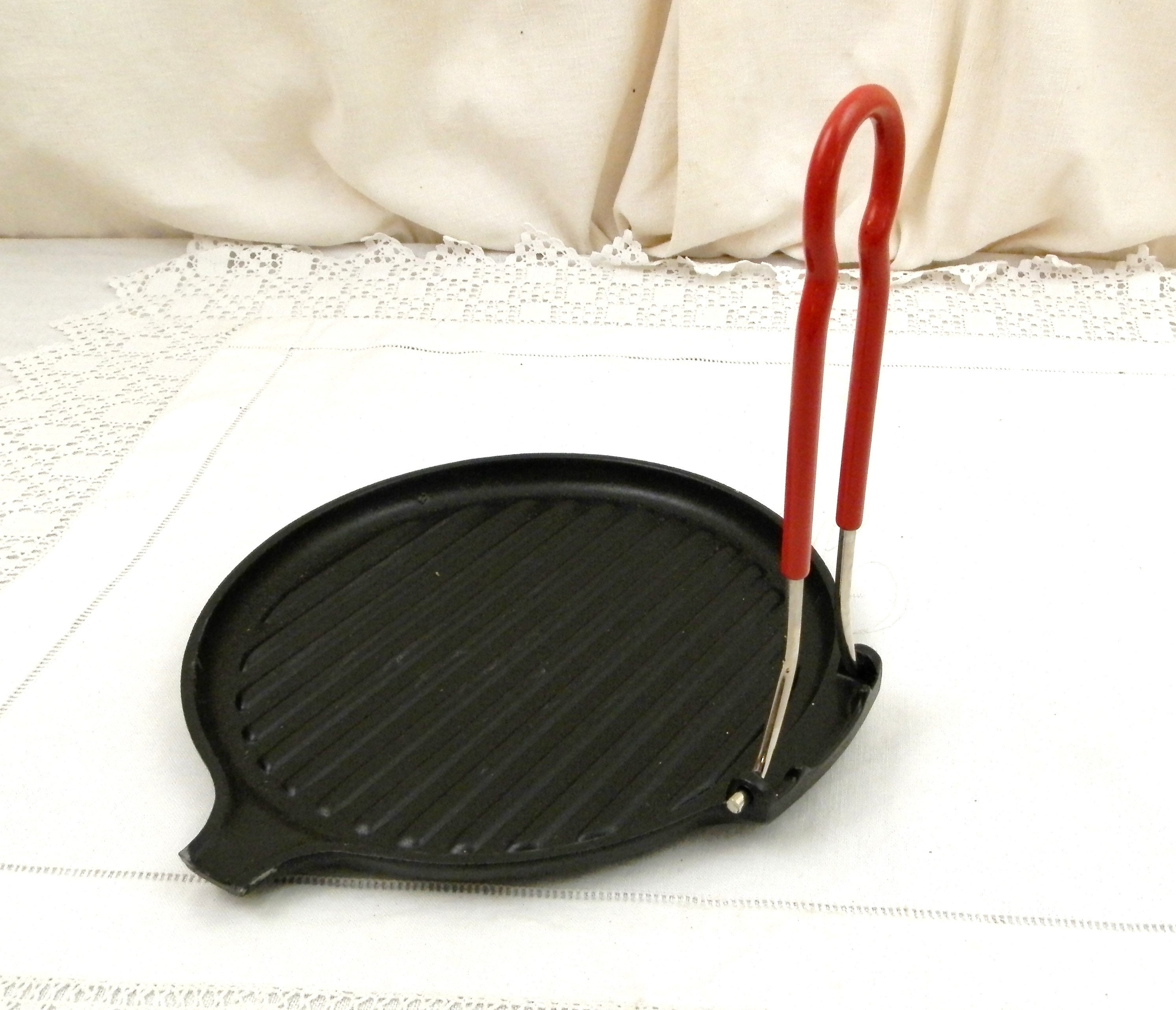 Vintage Unused French Le Creuset Cast Iron Grill Pan with Folding