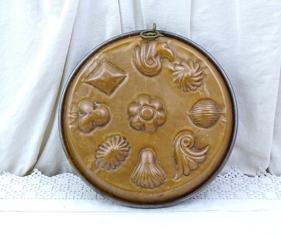 Large Antique French Round Embossed Copper Tin Lined Cake Baking Pan with Sea Shell Decorations, Retro Copperware Baking Accessory France
