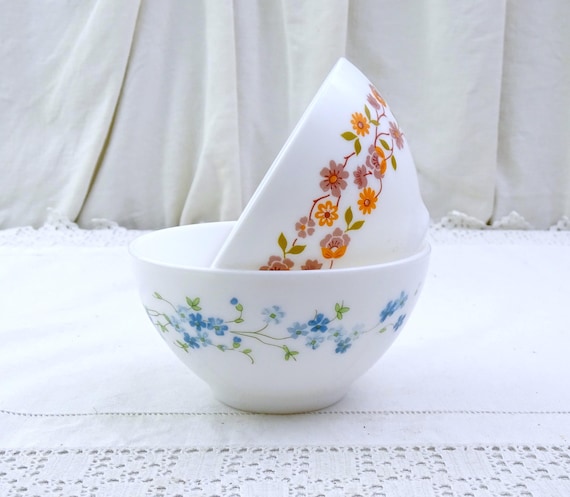 2 Vintage White Milk Glass French Coffee Bowls. Pair Arcopal Bowl with Orange and Blue Flower Pattern France, 1970s Retro Kitchenware