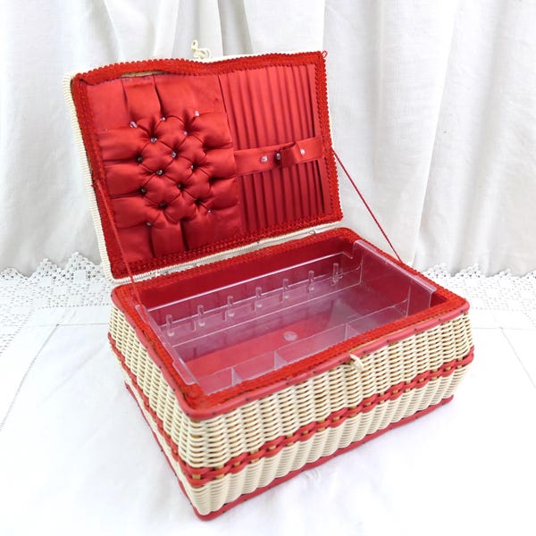 Costurero vintage de vinilo tejido beige y rojo de mediados de siglo con compartimento interior extraíble, estilo retro de los años 50 y 60, para guardar manualidades en Checoslovaquia.
