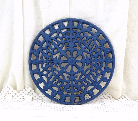 Round Vintage French Blue Cast Iron Enameled Table Trivet with Cut Out Pattern, Enamel Retro Kitchen Heat Mat France, Country Cottage Core