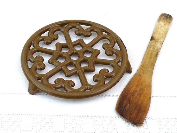 Vintage French Round Chocolate Brown Enameled Cast Iron Trivet with Pierced Design, Traditional Country Kitchen Heat Mat from France