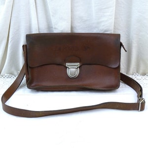 Bolso bandolera vintage francés de piel desgastada con motivos de carteros, bolso de hombro retro para reparto de correos de Francia, estilo antiguo para cartas y paquetes.