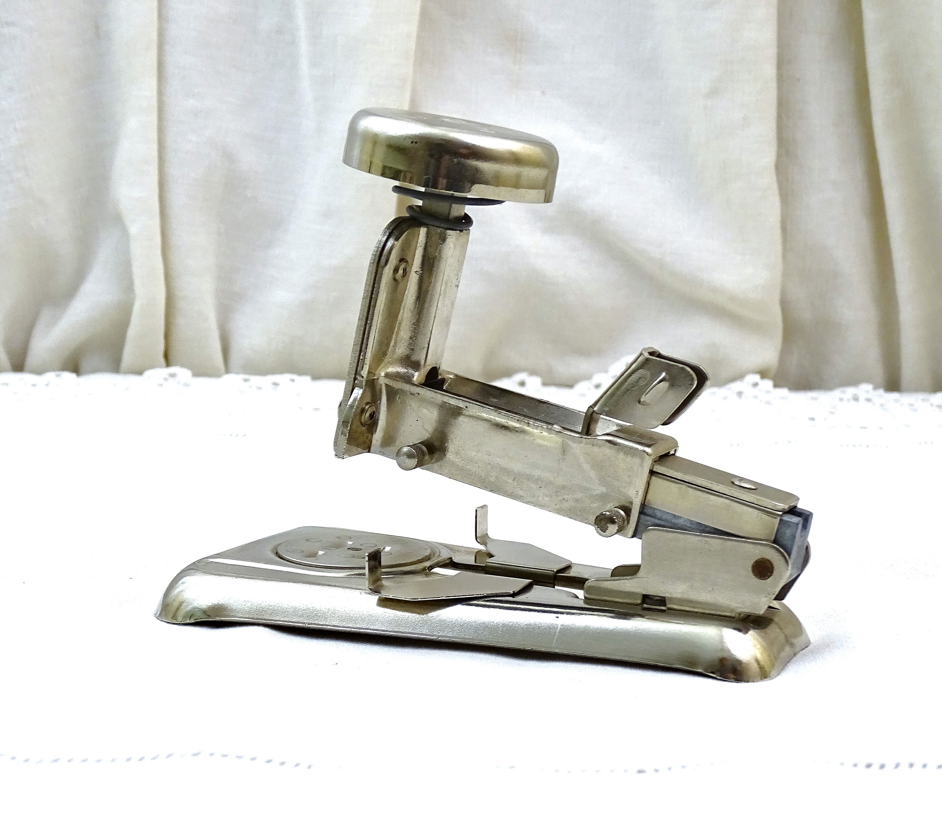 What is stapler in french deals