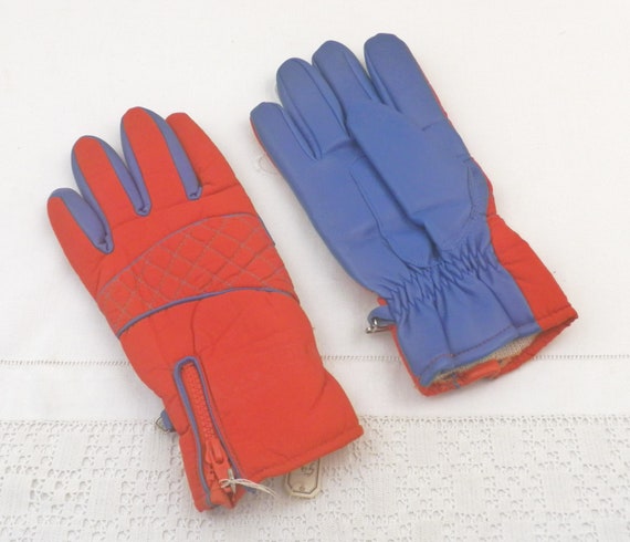 Vintage Unused 1970s / 1980s Red and Blue Vinyl Ski Gloves Size 8  Medium, Retro Winter Sports Hand Protection France, French Alpine Fashion