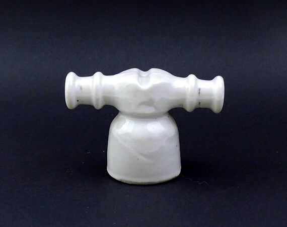 Antique French White Porcelain T Bar Electrical Insulator U-2095 in Excellent Condition, Retro Collectible China Ceramic Electric Wire