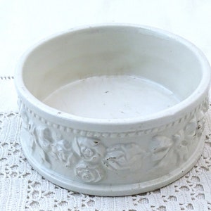 Antique French White Glazed Powder Pot with Classical Cherub Roses and Ribbon Pattern, Vintage Ceramic Bonbonnière Romantic Angels Design image 6