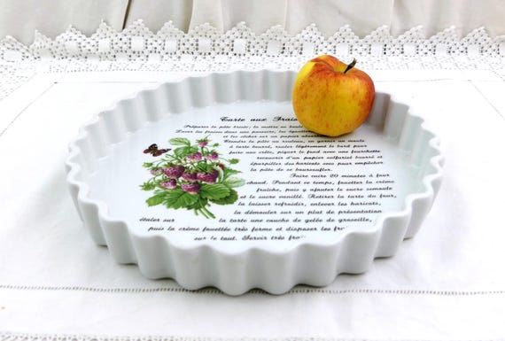 Large Vintage French Fruit Tart Porcelain Dish with Strawberry Recipe made in France, Retro Ceramic Pie Plate Berry Design Crimped Sides