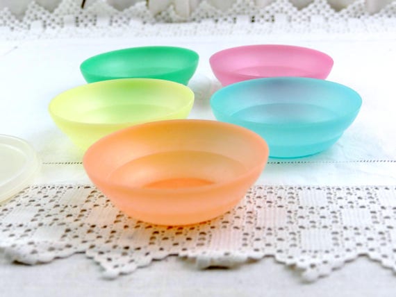 5 Vintage Pastel Colored Midcentury Tupperware 154 Pastel Small Wonderlier Lidded Cereal Bowls made in Belgium, Retro 1960s Kitchenware