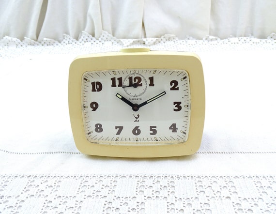 Vintage Mid Century French 1960s Working Rectangular Mechanical Alarm Clock by Jaz in Beige and Brown Plastic, Retro 70s Bedside Timepiece