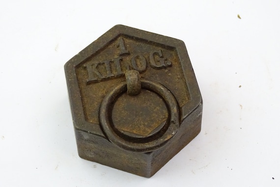 Antique French Metric Hexagonal Cast Iron Weight for Weighing Scales 1 Kilogram, Retro Vintage Old Style Shop Kitchen Measuring Accessory