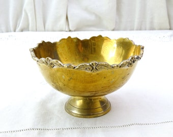 Vintage Footed Brass Bowl with Ornate Rim, Retro Pedestal Dish made of Gold Tone Metal, Boho Trinket Home Accessory, Minimalist Home Decor