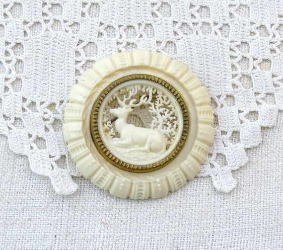 Vintage French White Celluloid Round Brooch with Seated Stag, Retro Forest Themed Jewelry from France in Beige with Brass, Dear Pin Badge