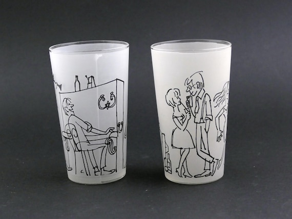 2 Vintage French Mid Century Tumblers with Illustrations by Cabu in White with Black, Retro 1960s Drinking Glasses with Cartoon Drawings