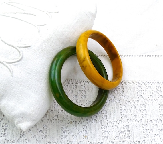 Vintage Pair of Marbled Catalin Green and Butterscotch Yellow Bangles, 2 Big Retro Bakelite Bracelet Fashion Jewelry Accessory France