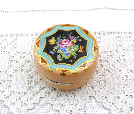 Small Antique French Sevres 1758 Porcelain Pill Box Hand Painted Flower Pattern in Excellent Condition, Vintage 18th Century Round Container