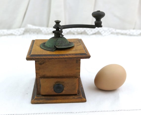 Small Antique French Pepper Corn Grinder made of Wood and Metal, Toy Coffee Grinder from France, Miniature Dolls House Decor