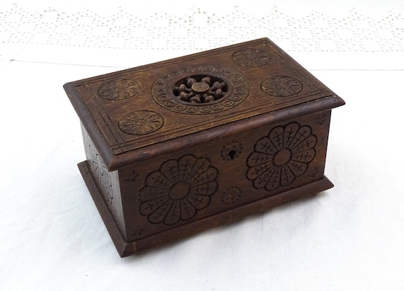 Vintage French Carved Wooden Trinket Box of Breton Style, Small Retro Jewelry Chest Made of Sculpted Wood from Brittany, Country Decor