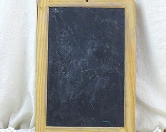Vintage französische Grundschulkind Schreibschiefer mit Holzrahmen, Retro Kinder Kreidetafel aus Frankreich, kleine Wandbehang Tafel