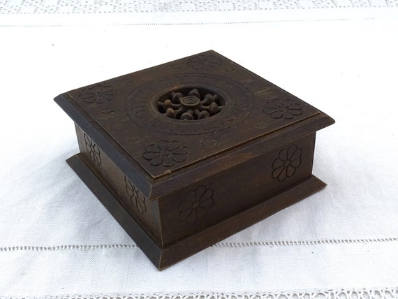 Vintage French Carved Square Oak Wooden Trinket Box of Breton Style, Small Retro Country Jewelry Chest Made of Sculpted Wood from Brittany