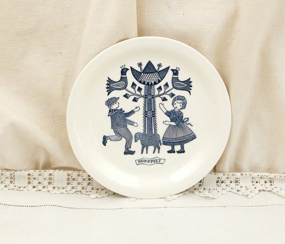 1 Vintage 1960s Collectible Dutch Royal Sphinx Sandwhich Plate with Folk Art Design National Dress of the Town of Nunspeet Made in Holland