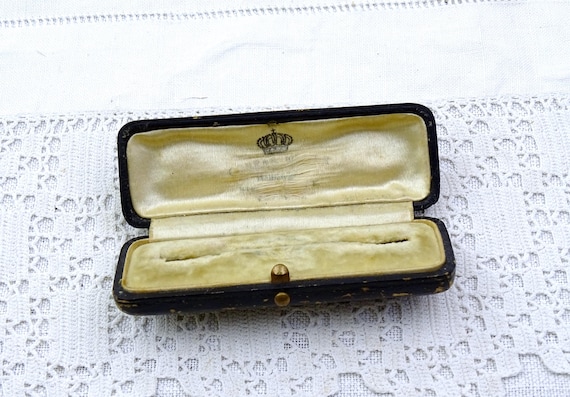 Small Antique 1700s French Rectangular Shaped Leather Bound Jewelry Box in Black with Satin Interior, Retro Brooch Pin Container from France