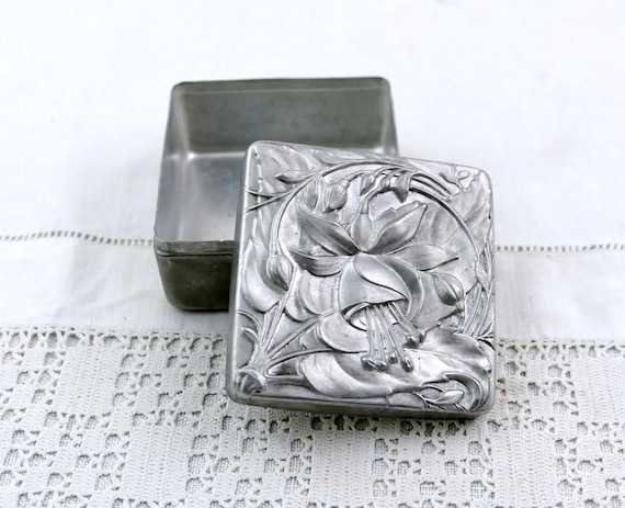 Vintage French Square Silver Tone Embossed Metal Box with Fuchsia Flower Pattern, Retro Garden Lover Gift, Old Style Travel Soap Container