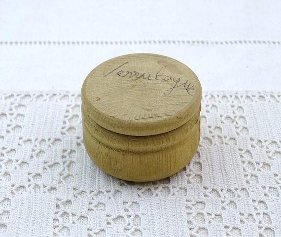 Vintage French Round Wooden Box with Screw Opening and Vermifuge Written on the Lid, Little Retro Rustic Primitive Storage Container of Wood