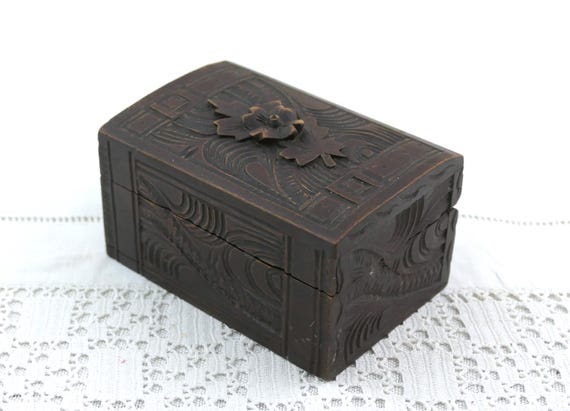 Antique French Carved Wooden Trinket Box with Flower Pattern, Hand Carved Folk Art Floral Jewelry Casket, Retro Decorative Rustic Decor
