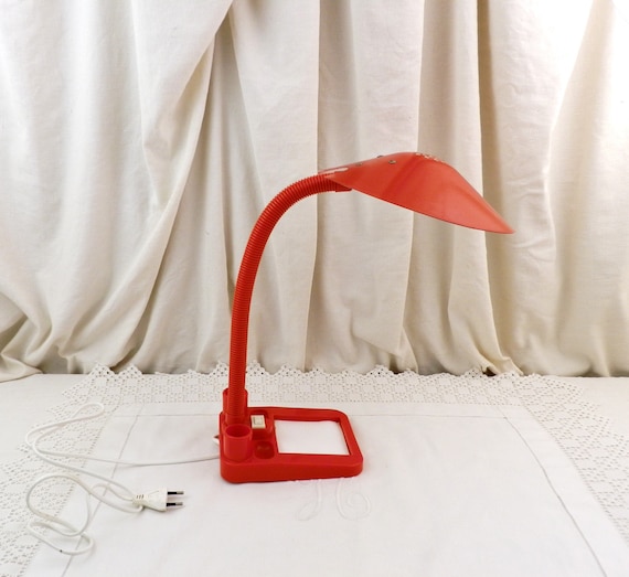 French Vintage 1980s Red Articulated Desk Tidy Lamp with Note Pad by Alumionor, Retro Office Lighting from France, Flea Market Light