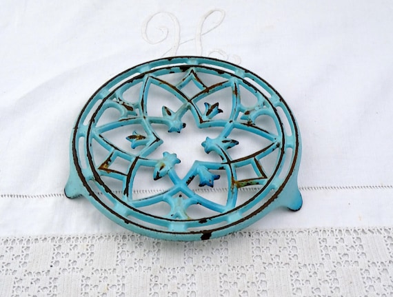 Antique French Chippy Enamel Trivet in Turquoise, Country Farmhouse Mint Green Kitchen Decor From France, Shabby Provencal Cottage Heat Mat
