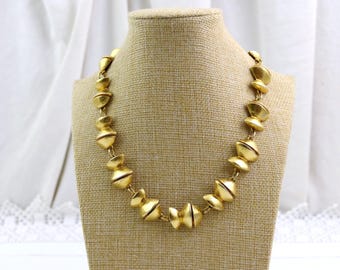Vintage Französisch Gold Ton Metall Chunky Brutalist Tribal Style Kostüm Schmuck Halskette, Designer beeinflussten Haute Couture Accessoires Paris