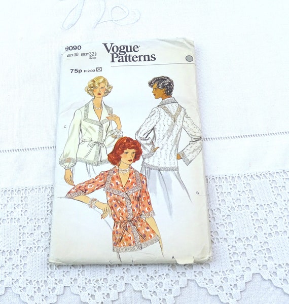 Retro Misses' Blouse Size 10 Vogue 9090 Vintage Uncut Factory Folded Sewing Pattern Undated, Vintage 1970s Dress Making and Knitting Pattern