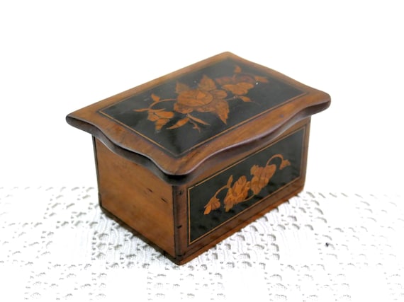 Small Antique Inlayed Wooden Box with Leaf and Flower Pattern, Retro Little Jewelry Casket made of Wood, Decorative Hand Crafted Ornamental