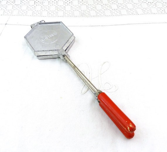 Vintage French Unused Hexagonal Waffle Iron with Red Lacquered Handles, Retro Gas Cooker Accessory from France, Country Cottage Kitchen
