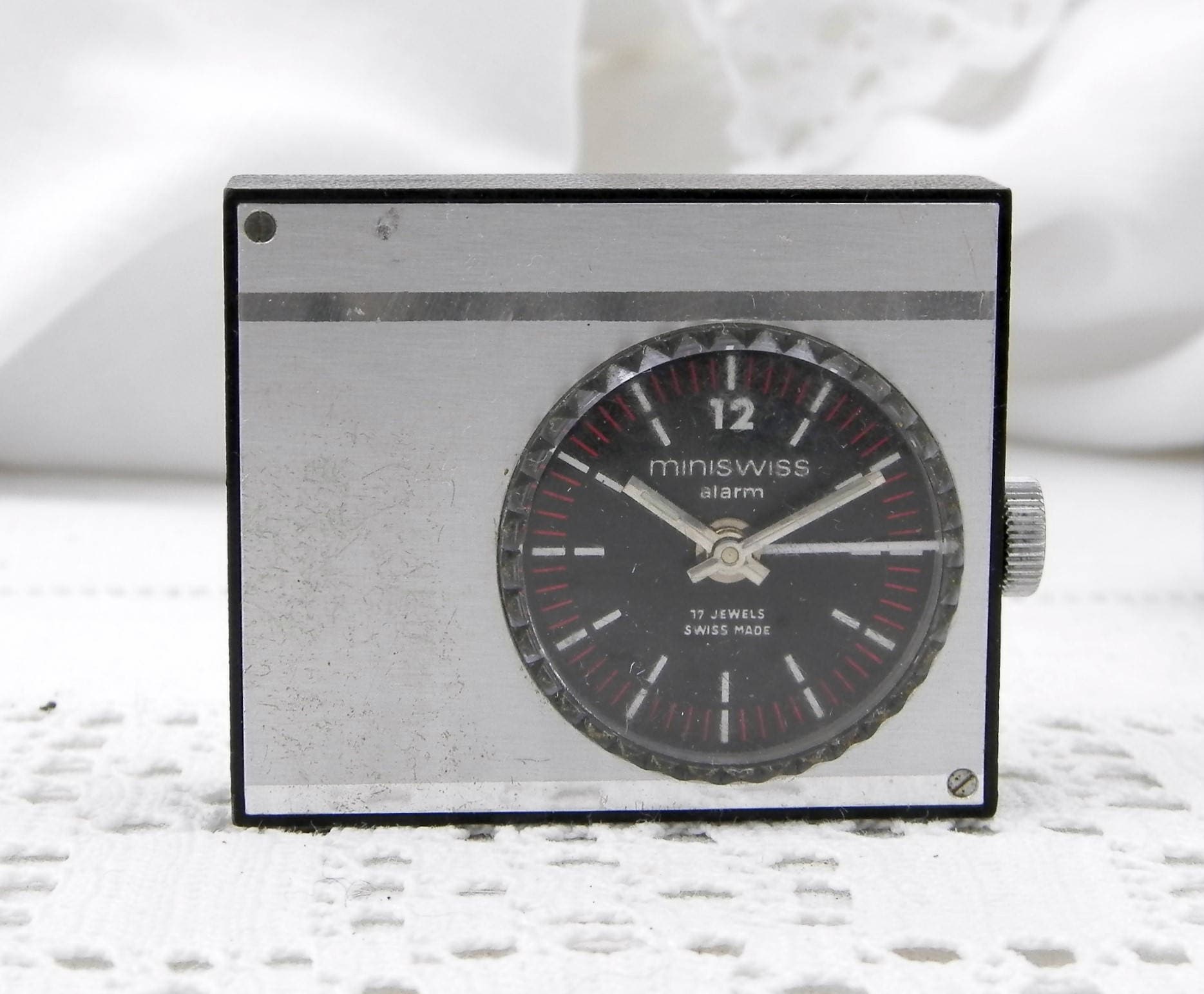 Small Working Vintage Mid Century 1960s Swiss 17 Jewel Mechanical