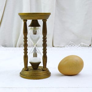 Large Vintage French Bronze Metal 3 Minute Egg Timer with White Sand, Retro Kitchen Sand Timer made of Metal, Renaissance Style Time Counter