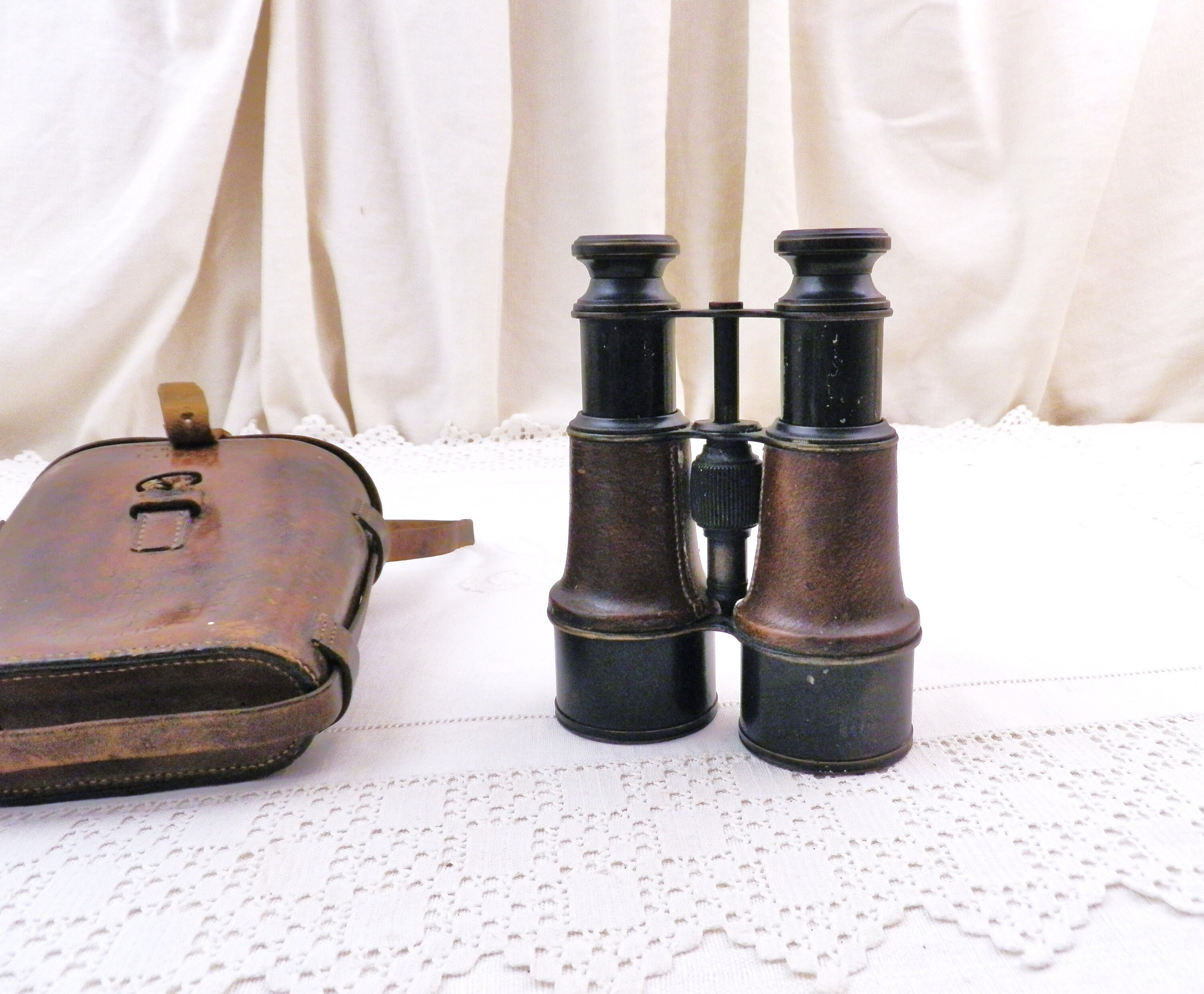 Working Antique 1905 Pair Binoculars with Leather Carrying Case made of