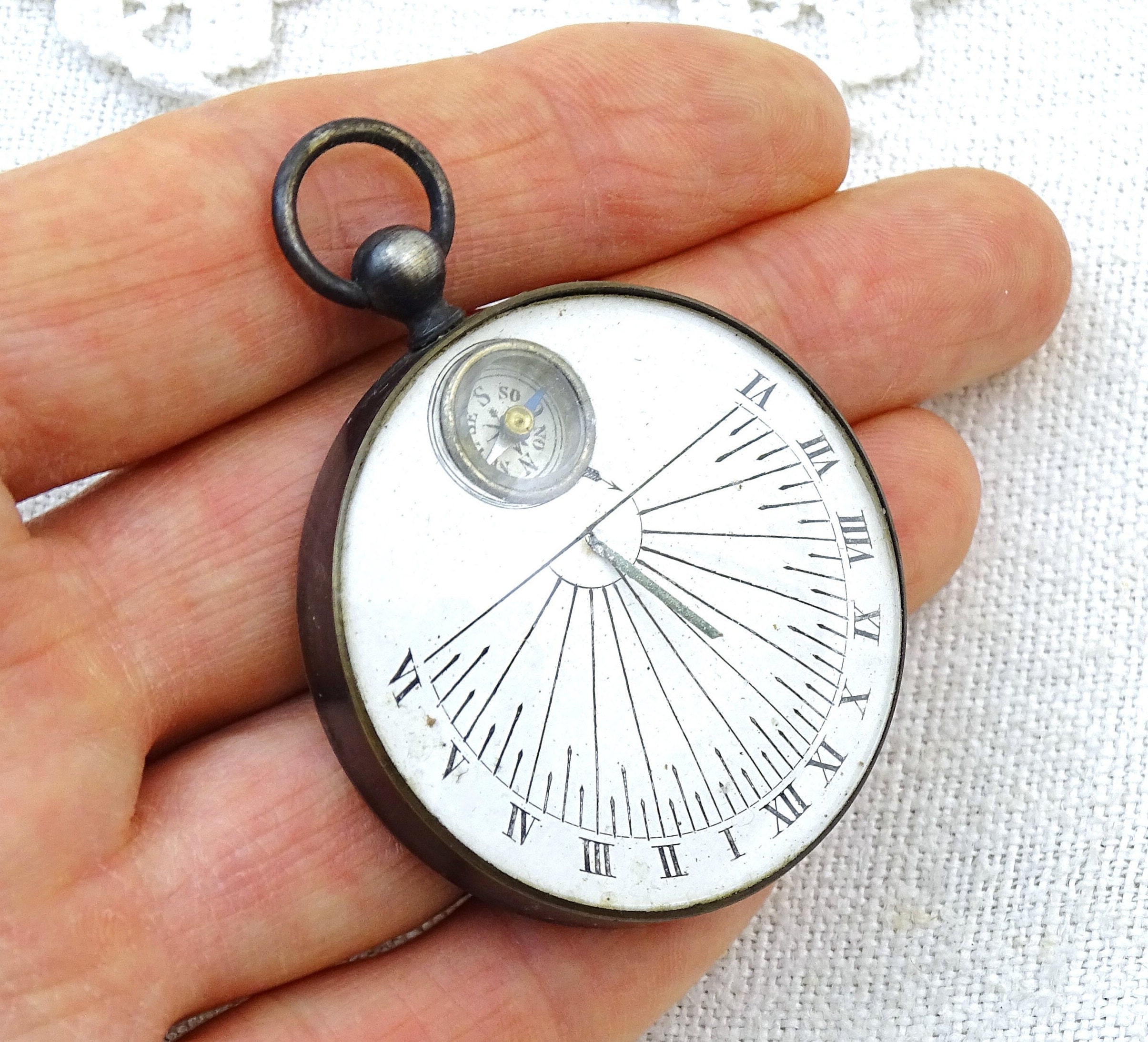 Antico hotsell orologio solare
