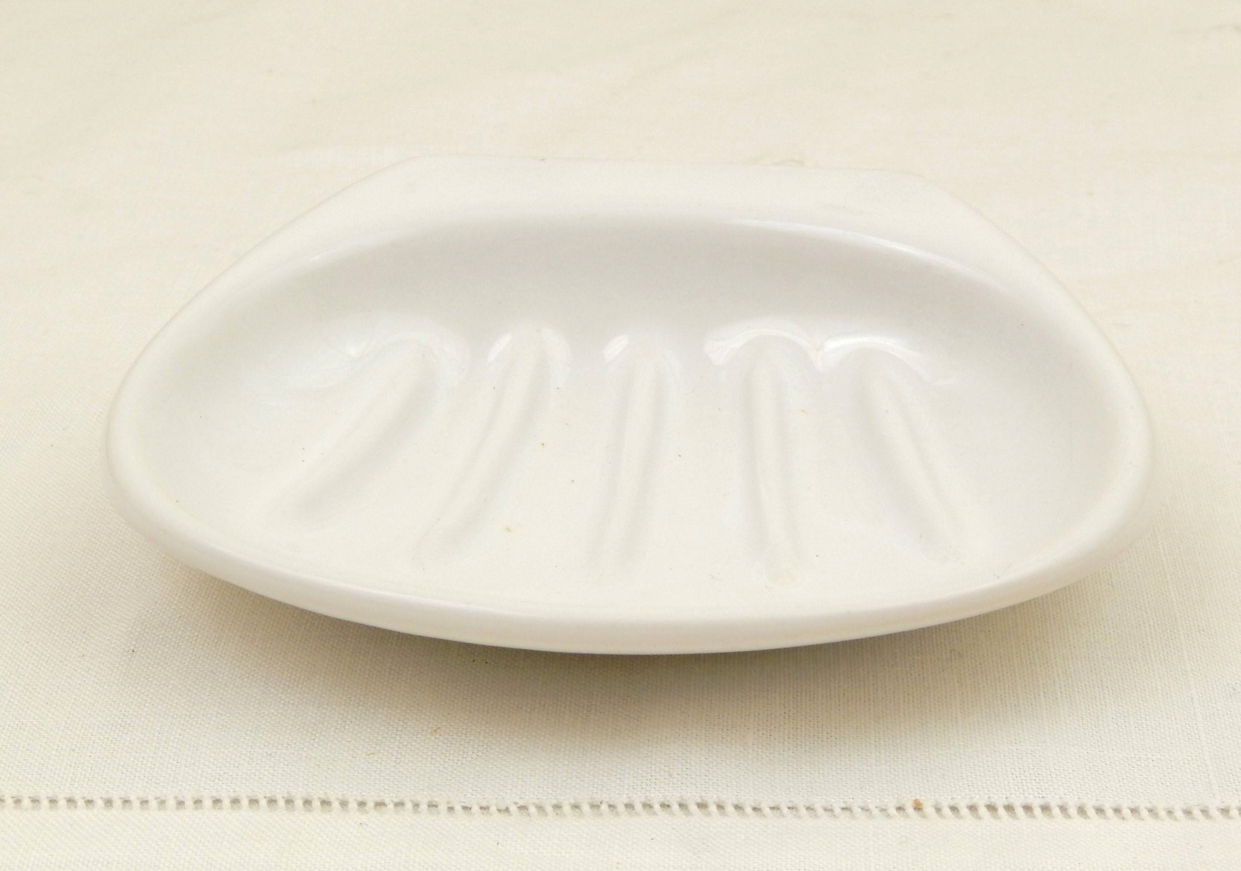 Vintage 1960s / 1970s White Ceramic Wall Mounted Oval Soap Dish, Retro