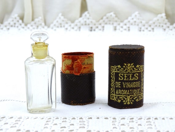 フランスサビノガラス 乳白色 アンティーク香水瓶 人物像 無傷完品